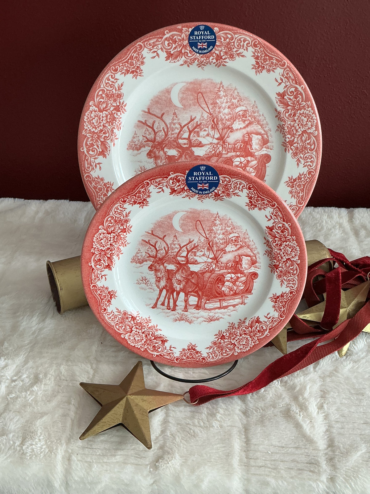 Royal Stafford Santa’s Sleigh Salad/Dessert plate 8”
