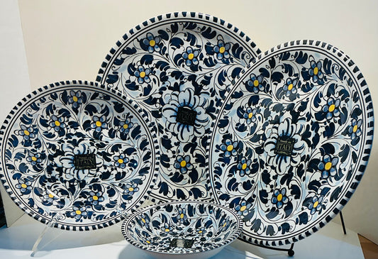 Ceramiche Hand Painted Set of 4 , including a 12”, 10” Plates and 2 bowls 8” and 6”.Made in Italy