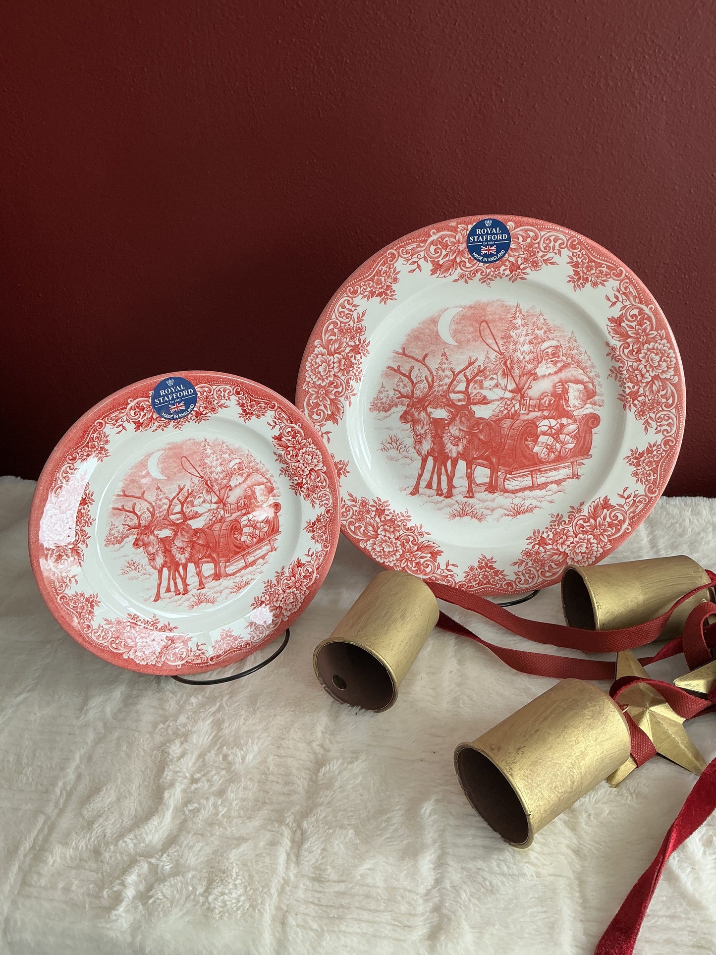 Royal Stafford Santa’s Sleigh Salad/Dessert plate 8”