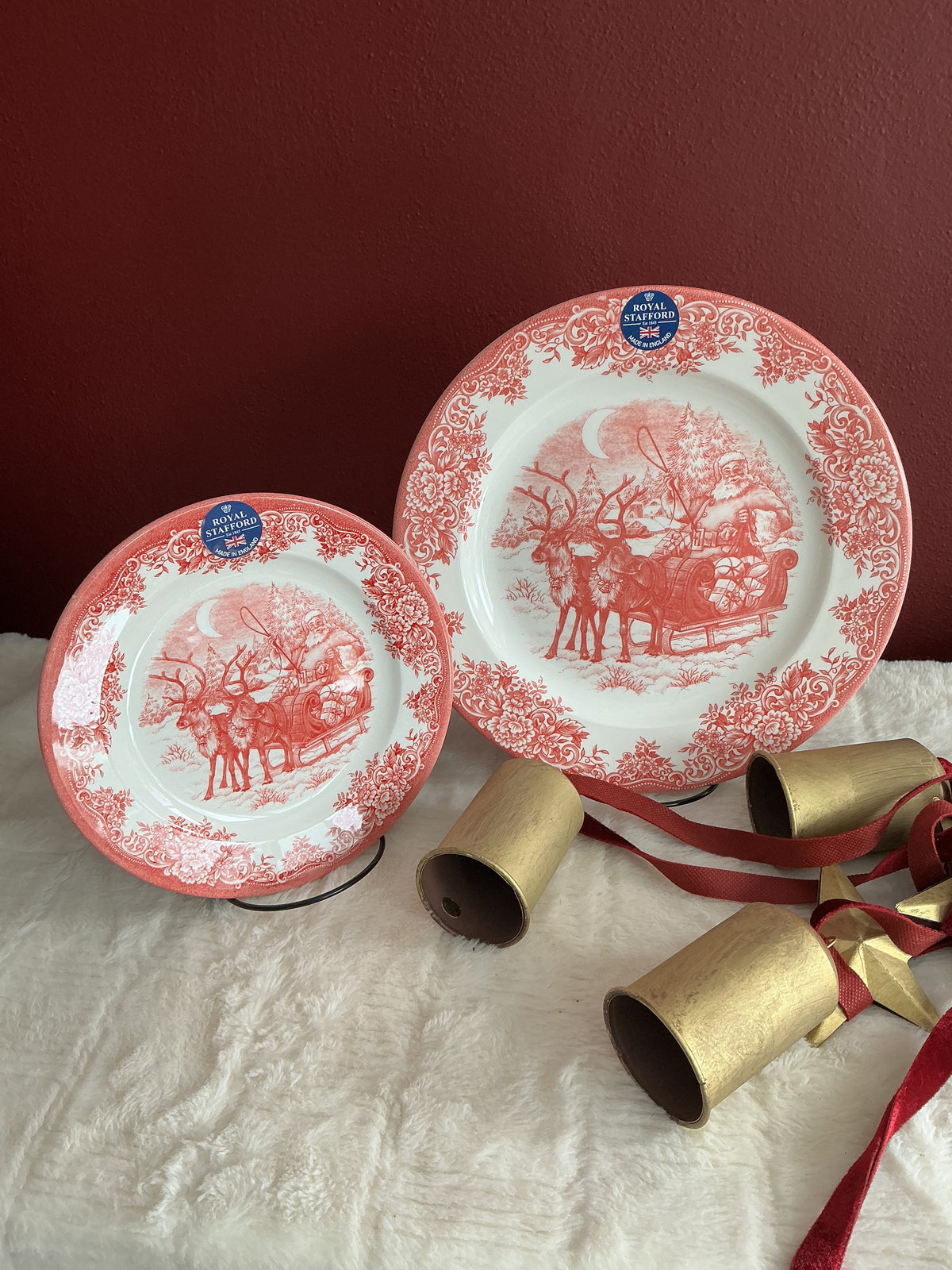 Royal Stafford Santa’s Sleigh Salad/Dessert plate 8”