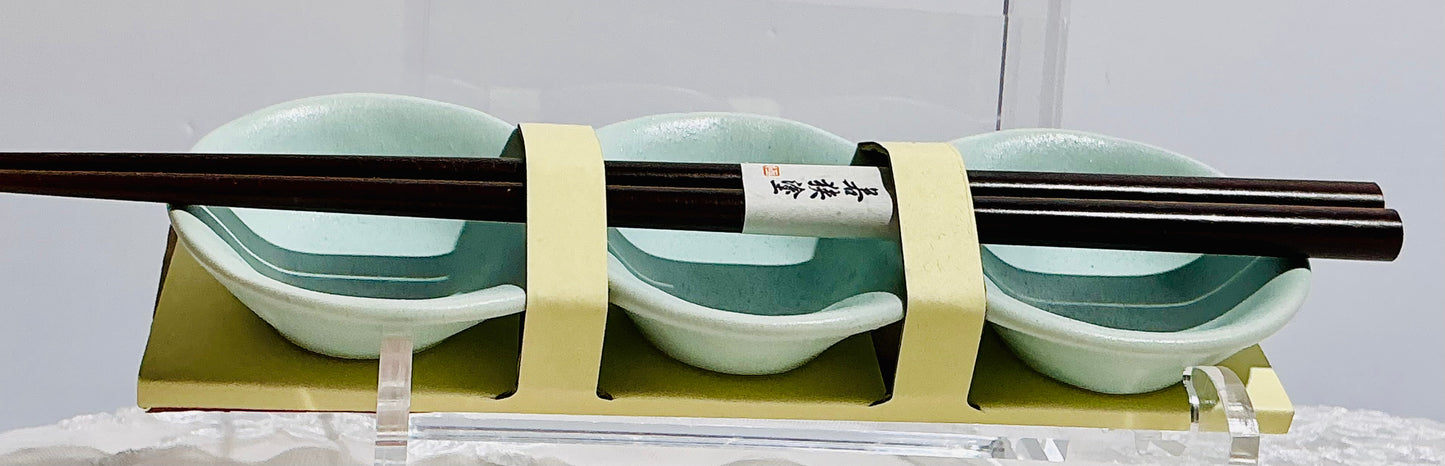 Jewel World Traveler Chopsticks Set with Ceramic Sauce Bowls | 7" | Made in Japan