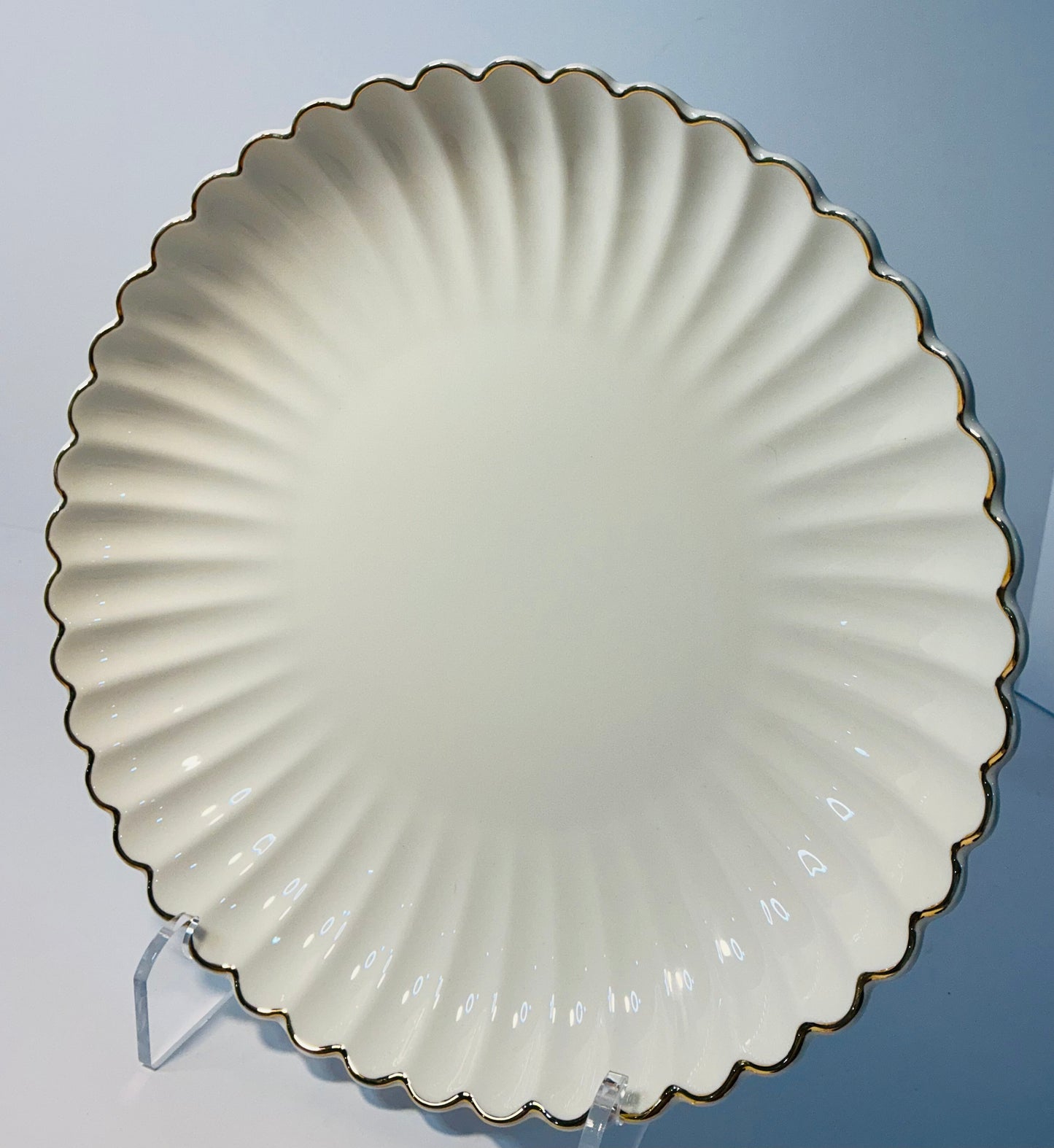 Grace’s Teaware 10.75” diameter/1.75”high White Fine Porcelain Shell w/ gold Rim Dinner Plate