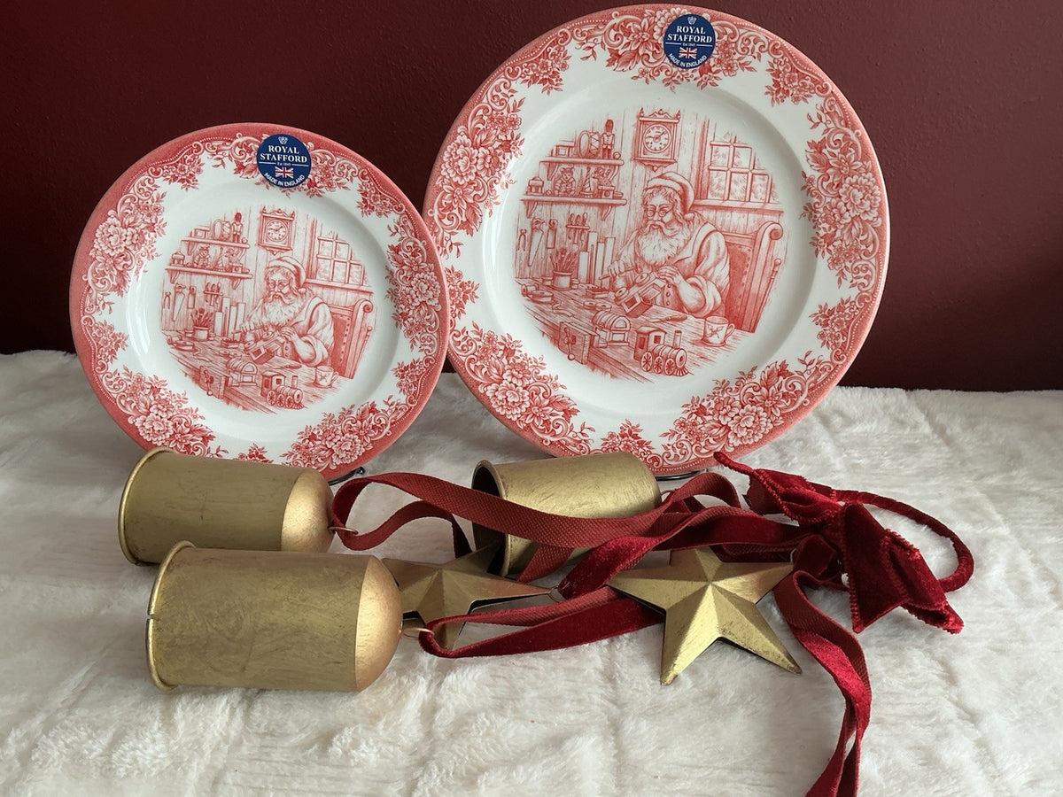 Royal Stafford Santa’s Workshop Dinner plate 11”