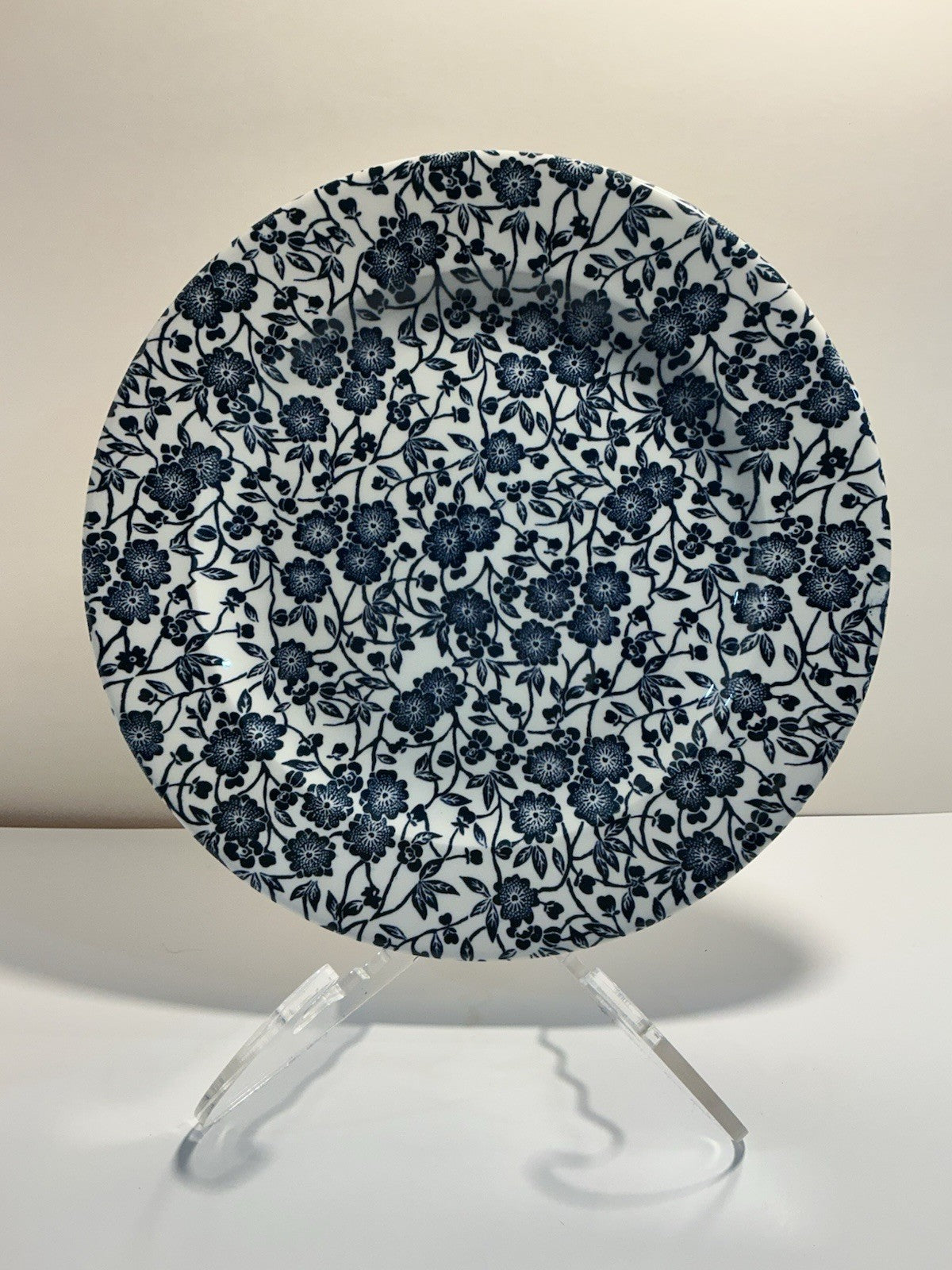 Queen’s Calico Blue Churchill Royal Wessex 10 1/4 Dinner Plate Made In England White Background