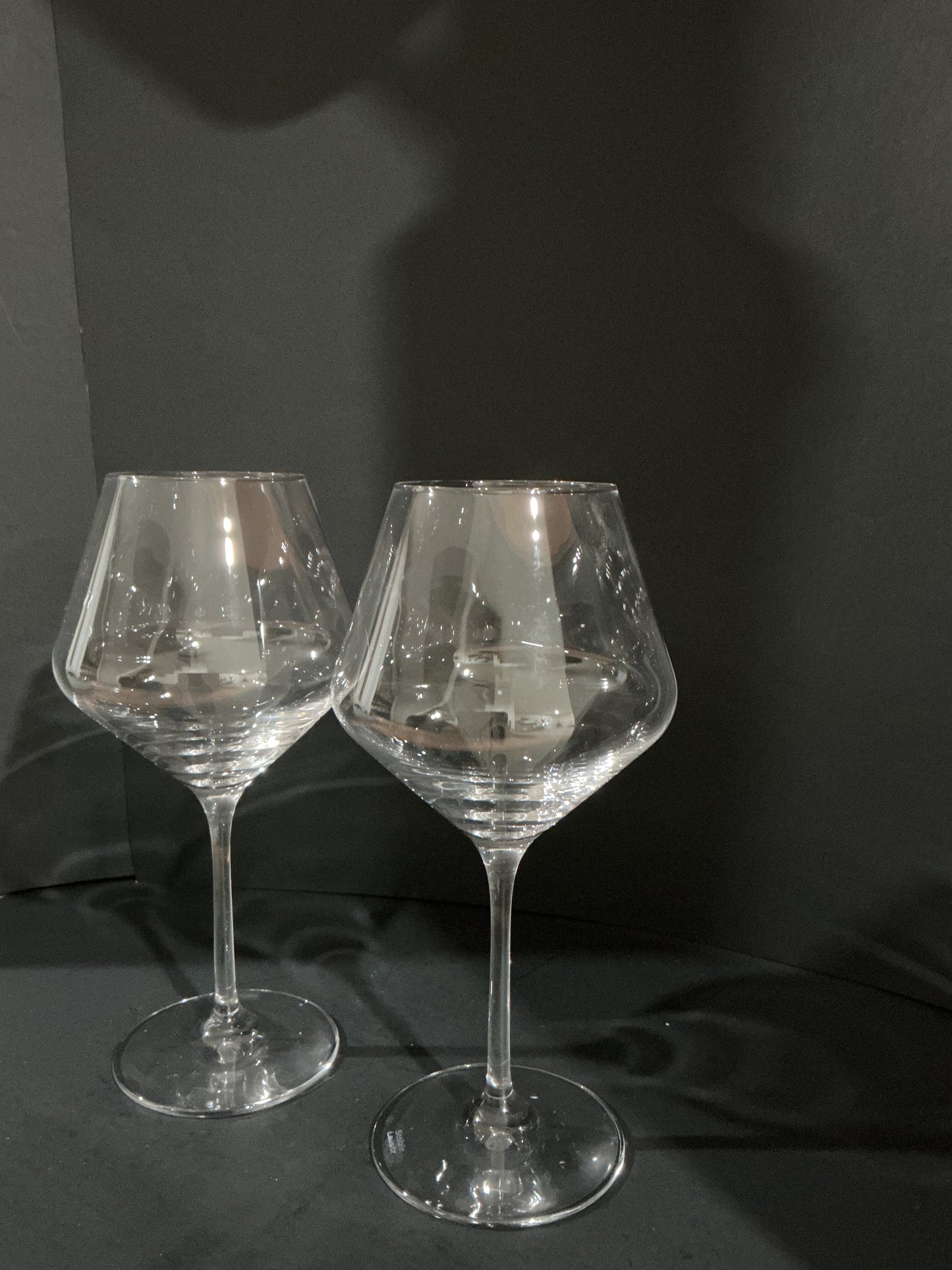 Stölzle Lausitz set of Two Burgundy Wine Glasses 18 1/2oz H 8 1/2       O 4 1/4” Made in Germany