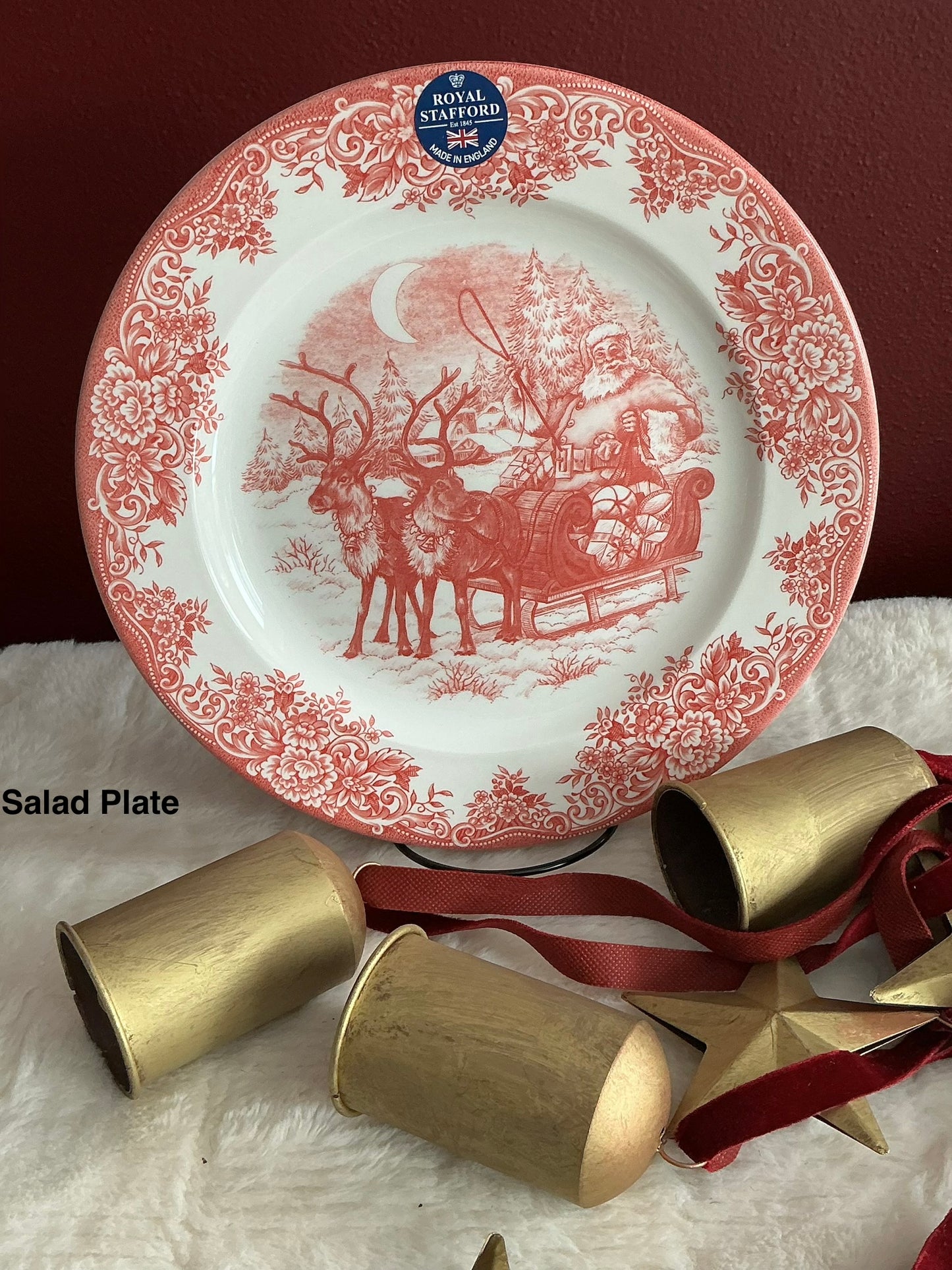 Royal Stafford Santa’s Sleigh Salad/Dessert plate 8”
