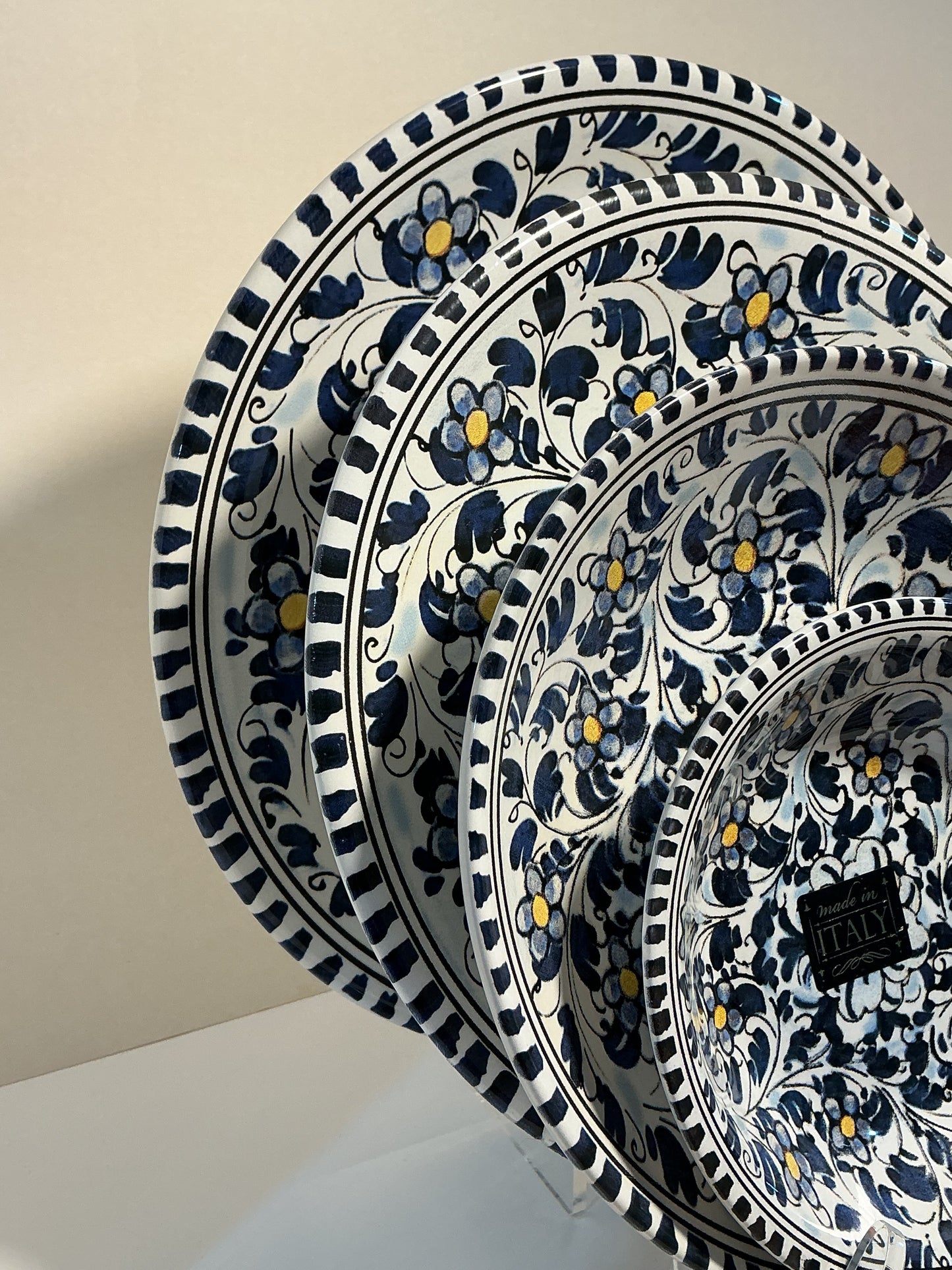 Ceramiche Hand Painted Set of 4 , including a 12”, 10” Plates and 2 bowls 8” and 6”.Made in Italy