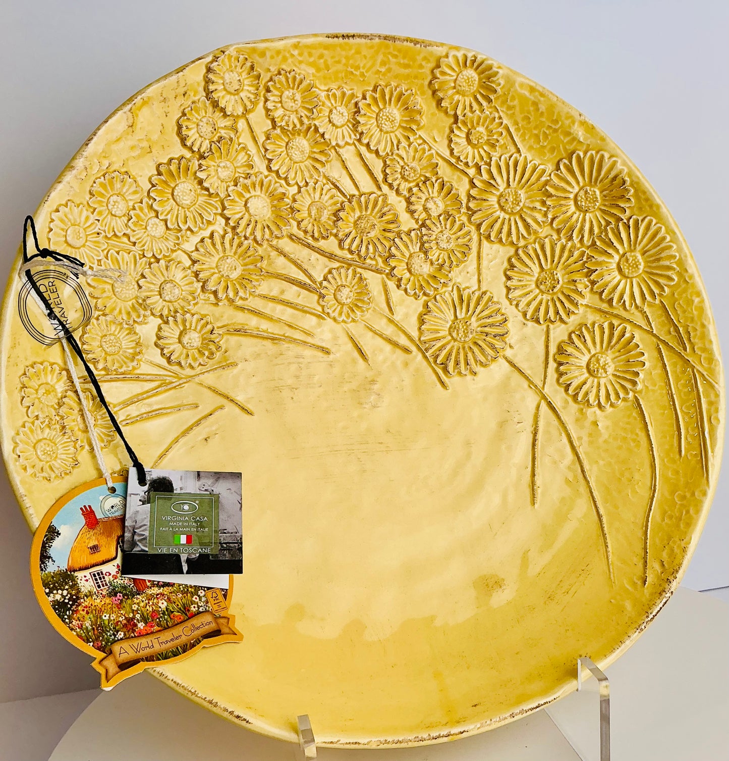 Virginia Casa Vie en Toscane Daisy Embossed Ceramic Plate | Made in Italy | Golden Yellow