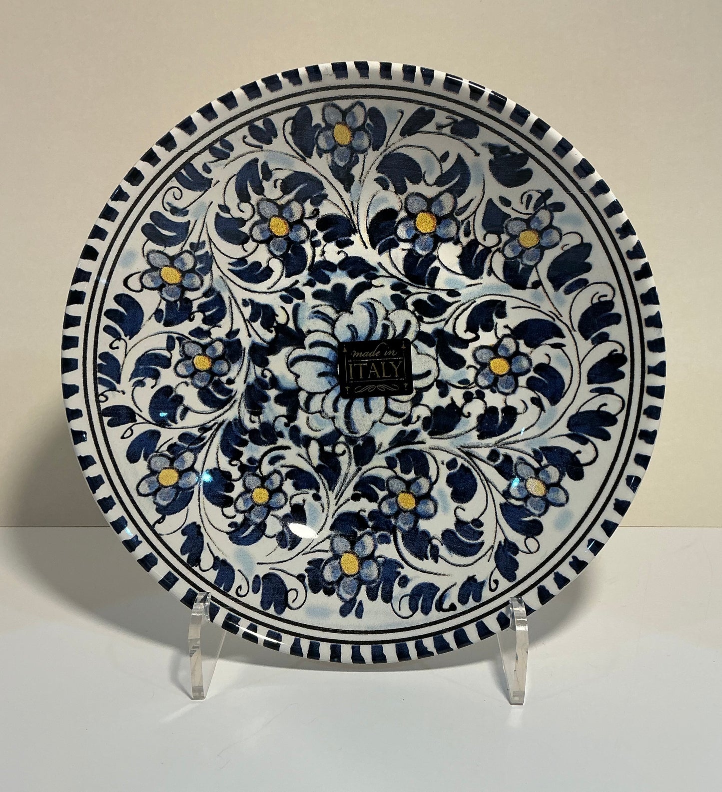 Ceramiche Hand Painted Set of 4 , including a 12”, 10” Plates and 2 bowls 8” and 6”.Made in Italy
