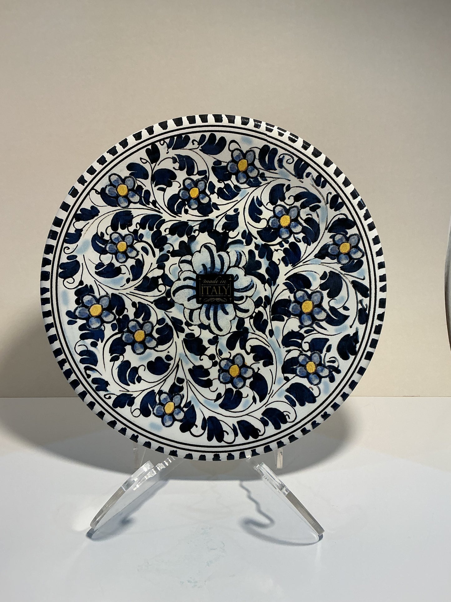 Ceramiche Hand Painted Set of 4 , including a 12”, 10” Plates and 2 bowls 8” and 6”.Made in Italy