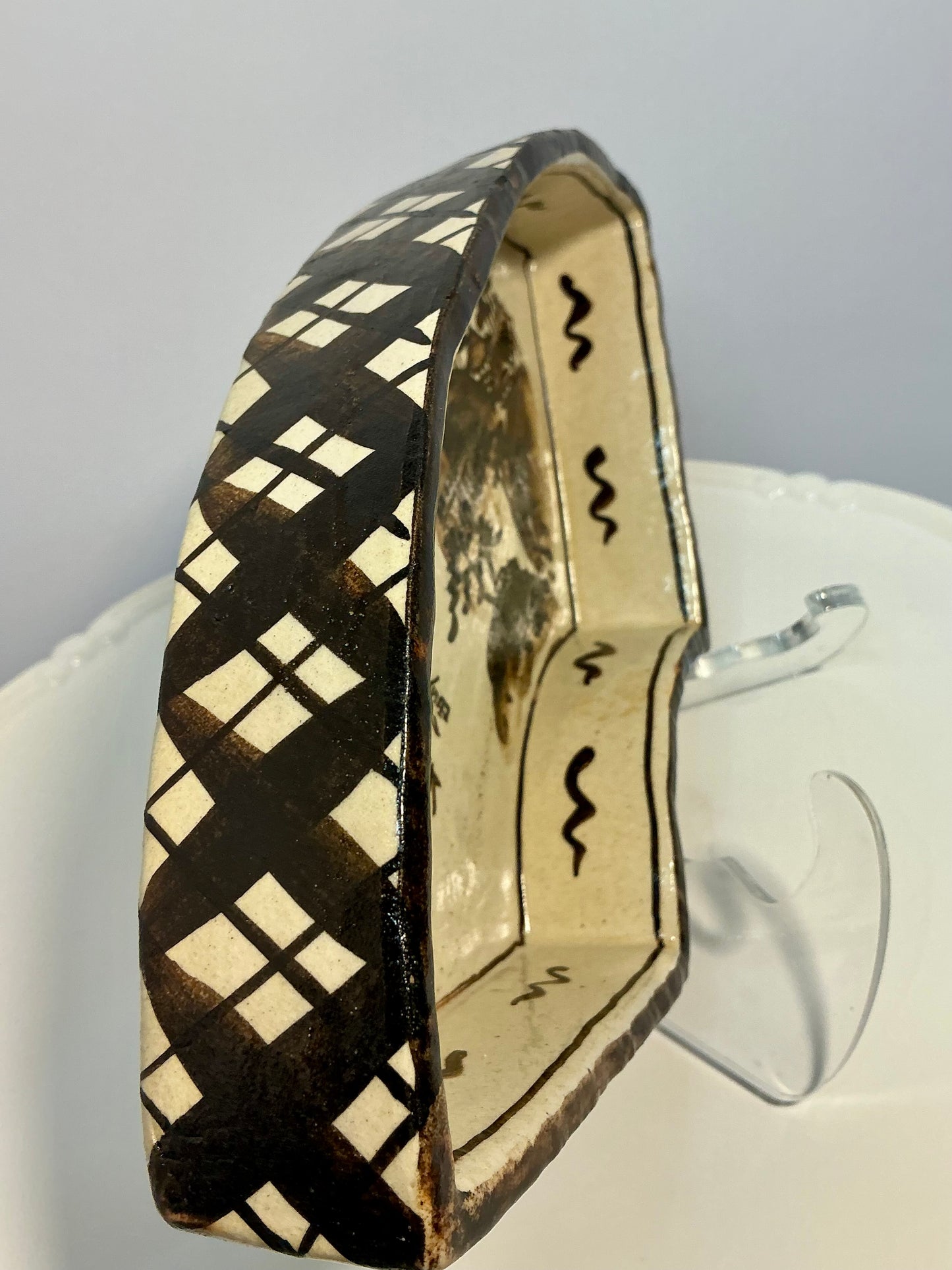 Vintage Japanese Kenzan-Ware Fan-Shaped Dish- Signed Ogata Kenzan Style, hand painted “Kenya”style mark on the base a tribute to the legendary 18th century master ogata kenzan. Traditional Kyoto-ware(kyo-yaki) characterized by its creamy crackle glaze han