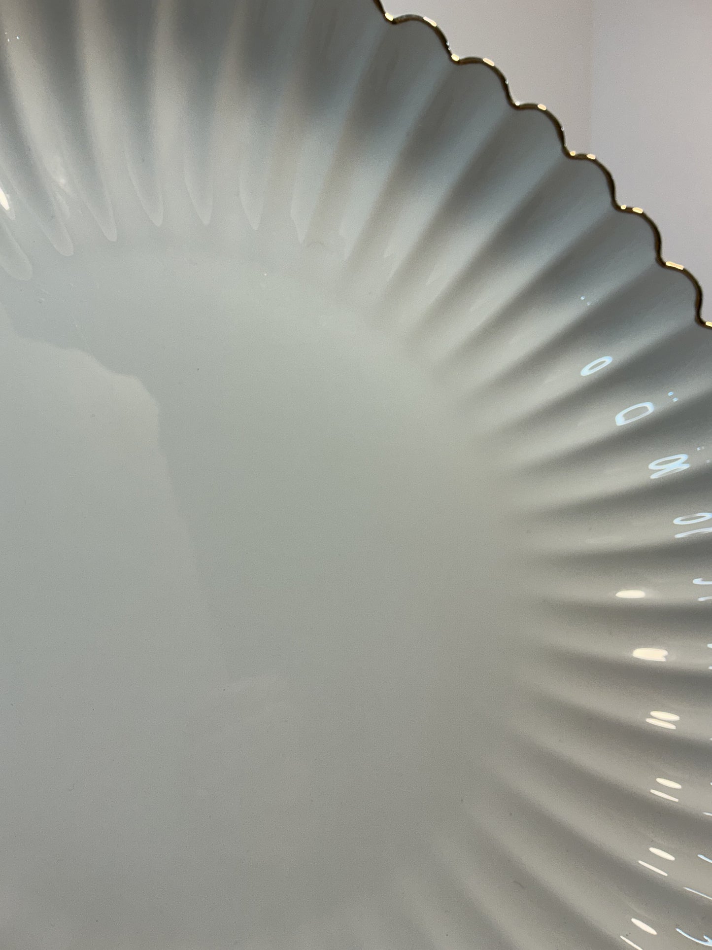 Grace’s Teaware 10.75” diameter/1.75”high White Fine Porcelain Shell w/ gold Rim Dinner Plate