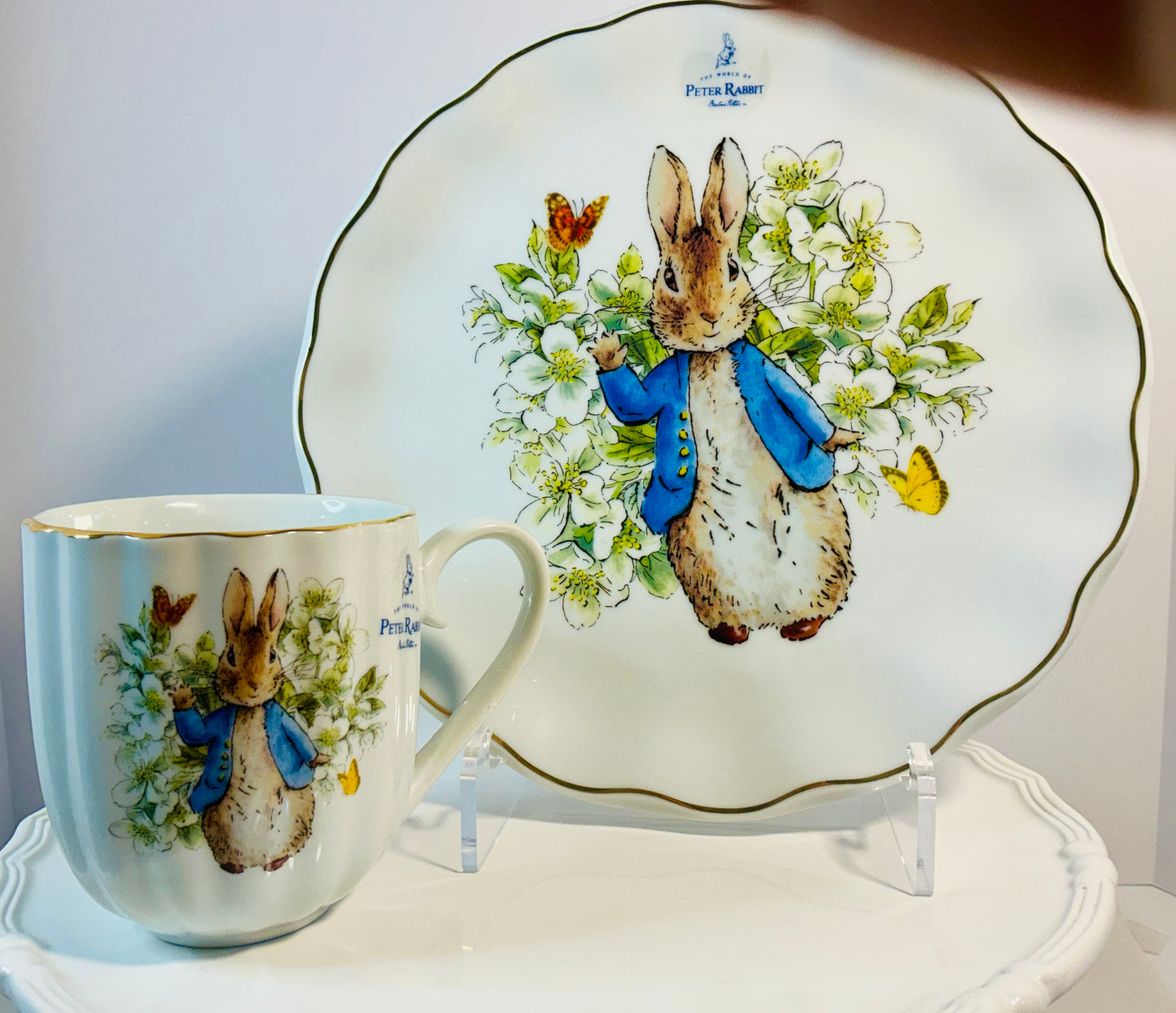 Beatrix Potter Peter Rabbitt a Scalloped Edges an Gol Trim Dinner Plate 10.5”set w/ matching Mug 4”