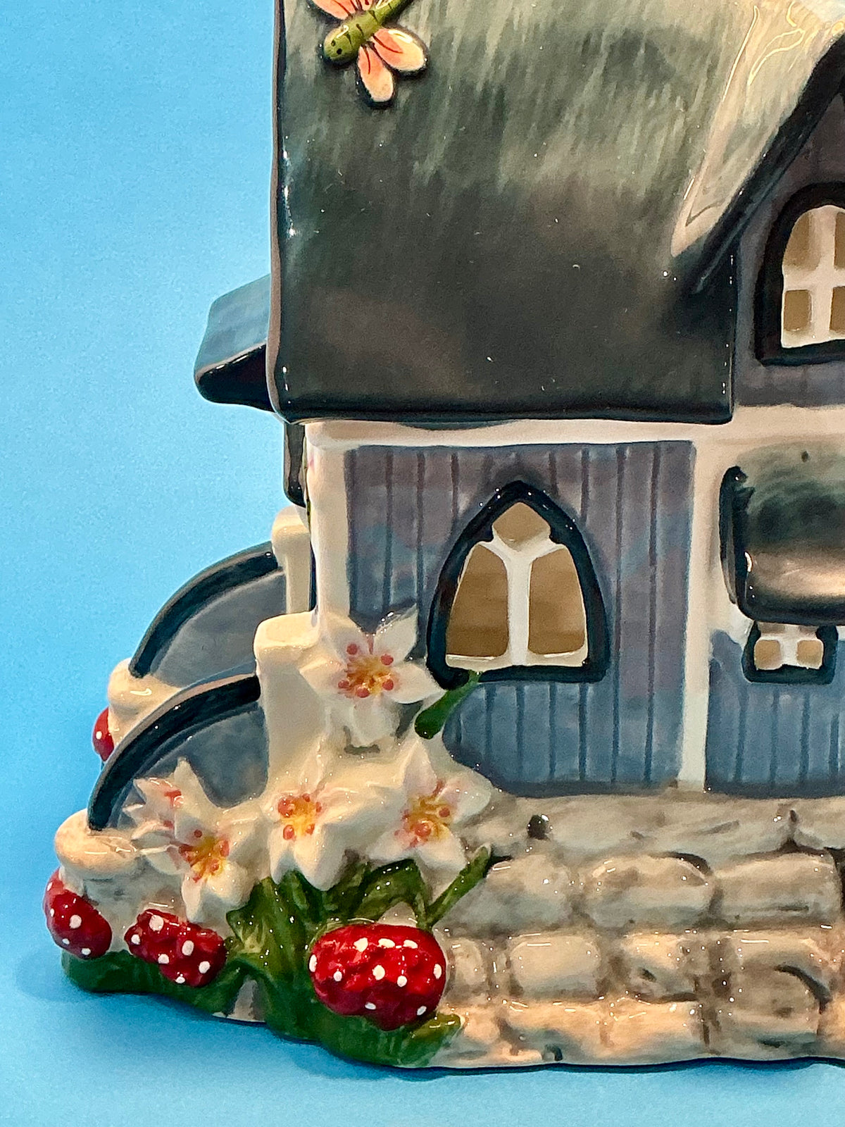 Lily Lounge Blue Sky Clayworks Casa de Velas candle house 8.75”