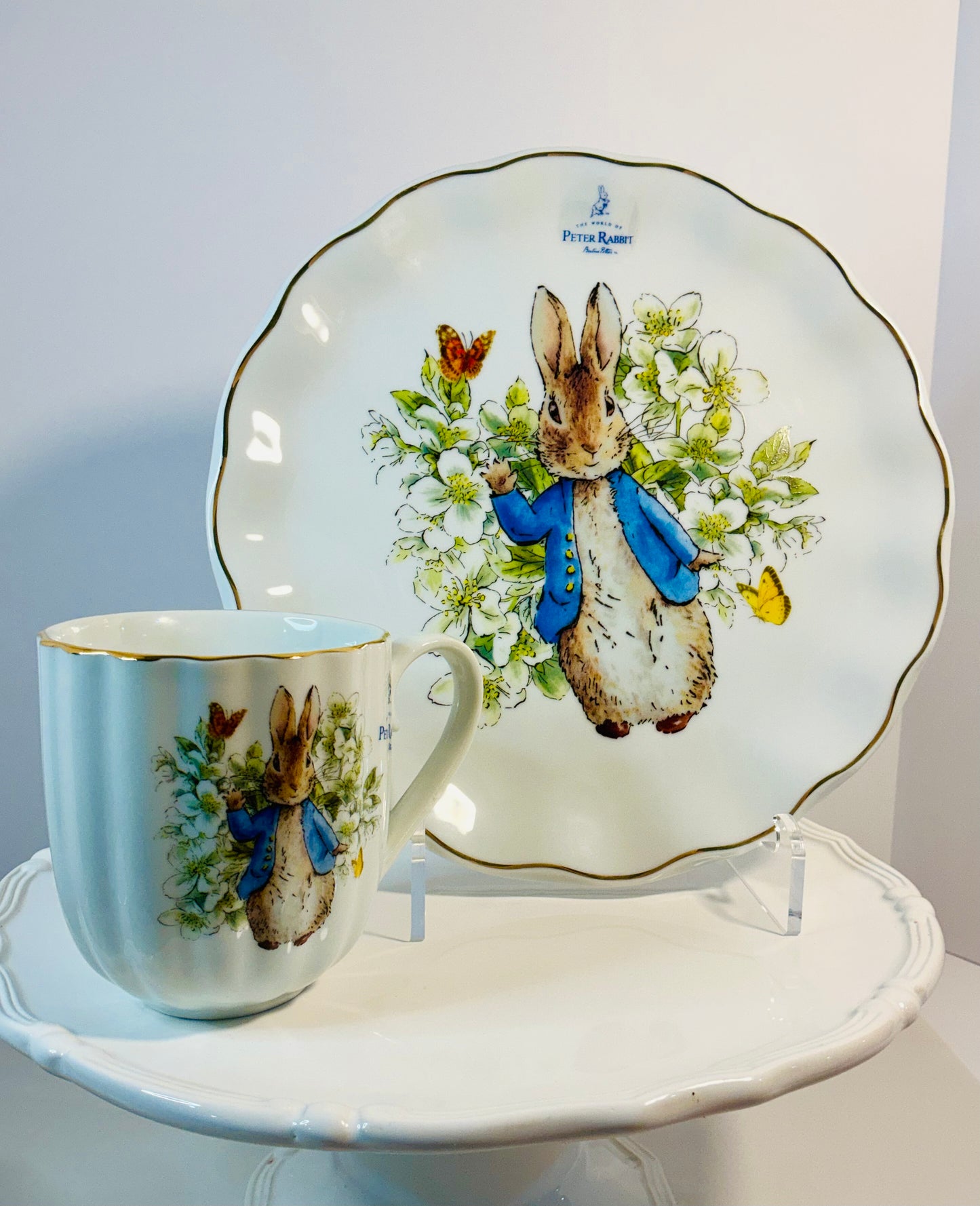 Beatrix Potter Peter Rabbitt a Scalloped Edges an Gol Trim Dinner Plate 10.5”set w/ matching Mug 4”