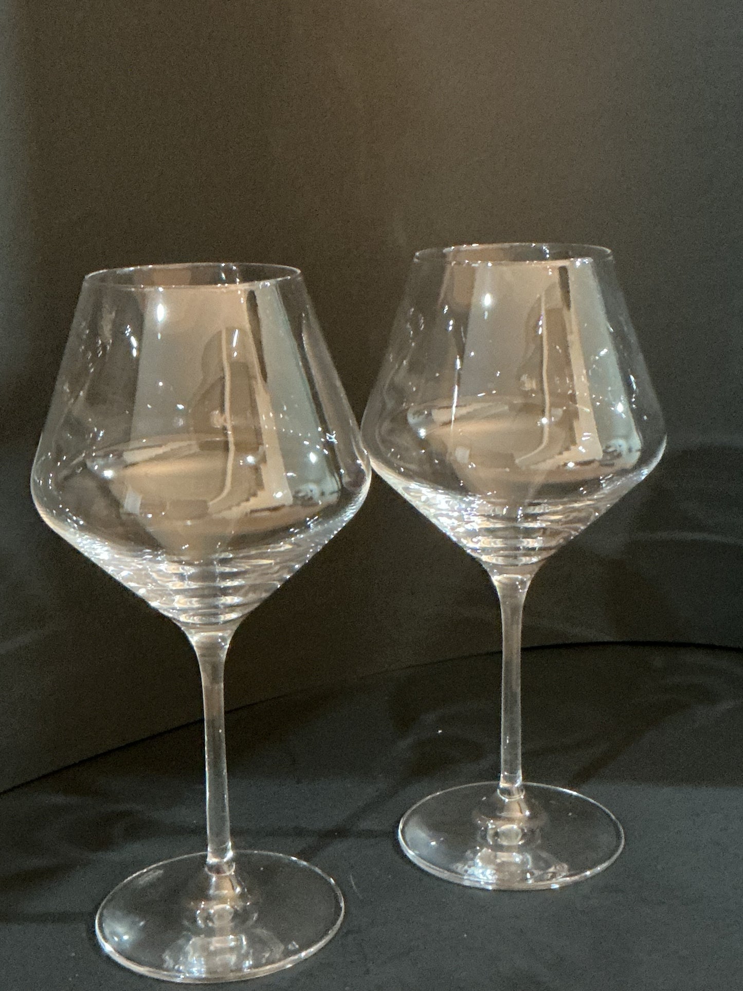 Stölzle Lausitz set of Two Burgundy Wine Glasses 18 1/2oz H 8 1/2       O 4 1/4” Made in Germany