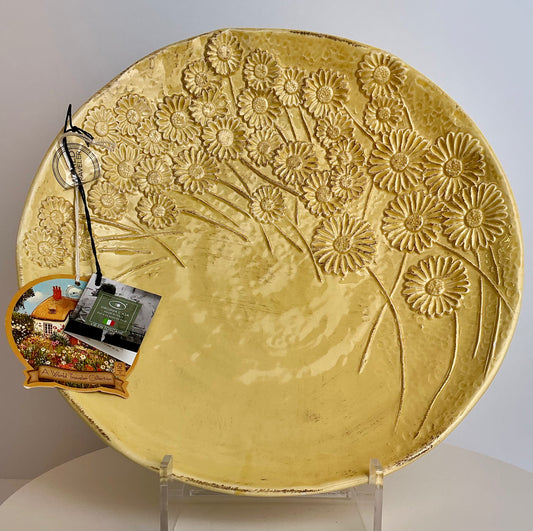 Virginia Casa Vie en Toscane Daisy Embossed Ceramic Plate | Made in Italy | Golden Yellow