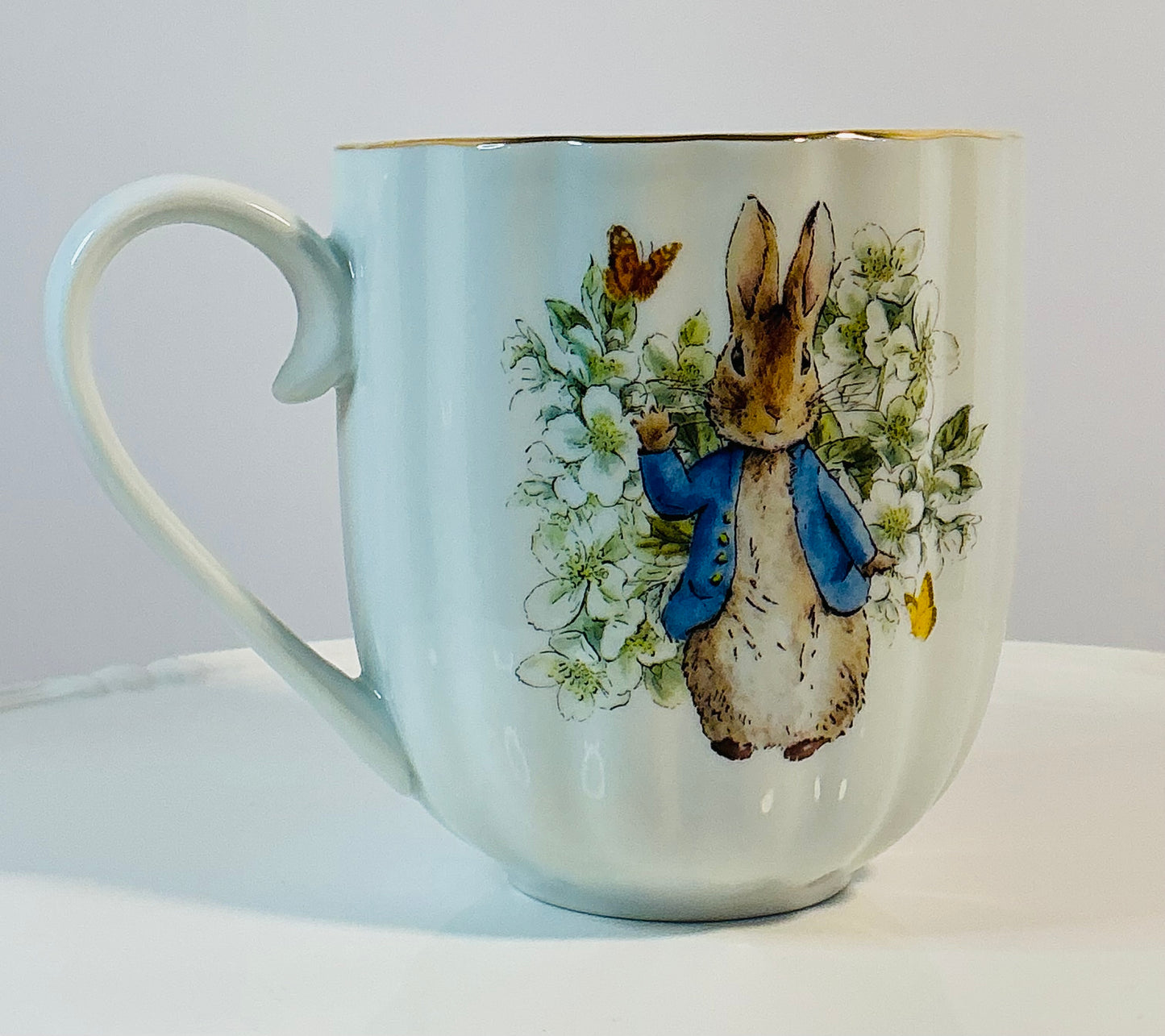 Beatrix Potter Peter Rabbitt a Scalloped Edges an Gol Trim Dinner Plate 10.5”set w/ matching Mug 4”