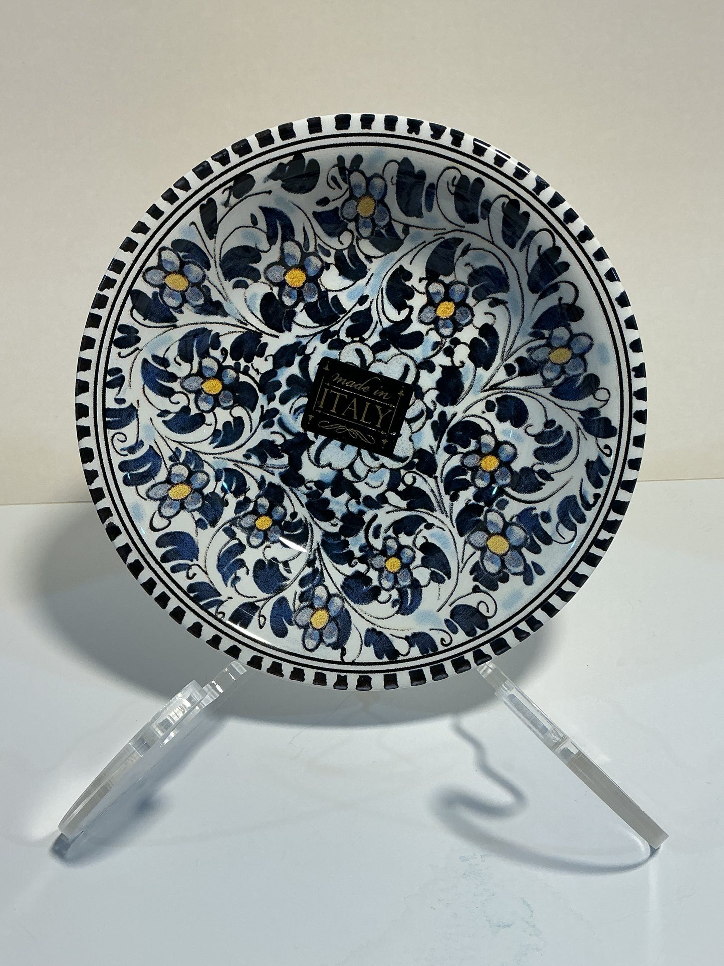 Ceramiche Hand Painted Set of 4 , including a 12”, 10” Plates and 2 bowls 8” and 6”.Made in Italy