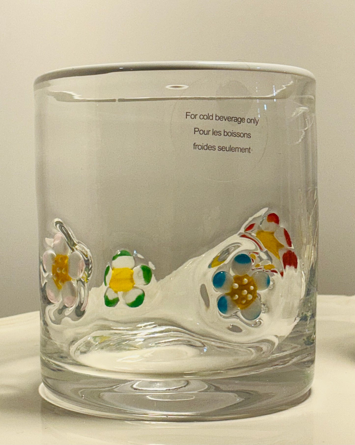 Anthropologie Dupe Set of 2 Daisy Flowers Icon juice glasses hand blown 17 oz hand blown pressed glass icons 4.5"tall 4” diameter