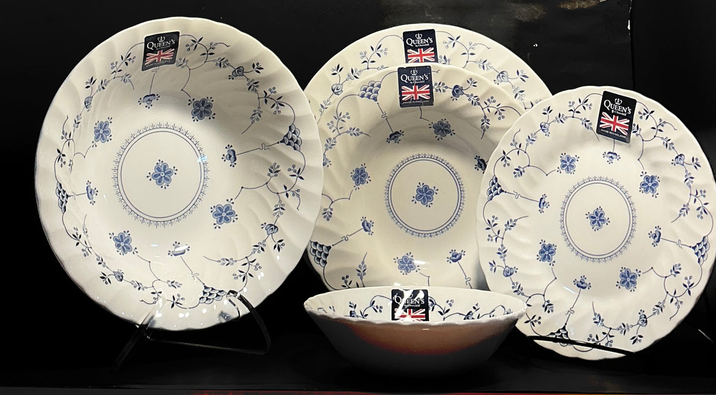 Queen’s Finlandia by Myofin/Churchill in staffordshier England from the  Georgian collection Set of 5 Pieces