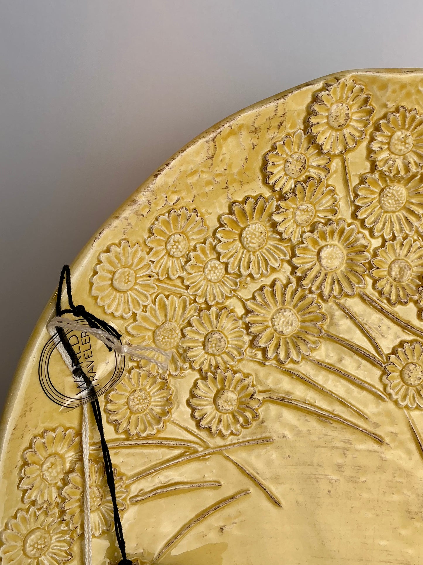 Virginia Casa Vie en Toscane Daisy Embossed Ceramic Plate | Made in Italy | Golden Yellow
