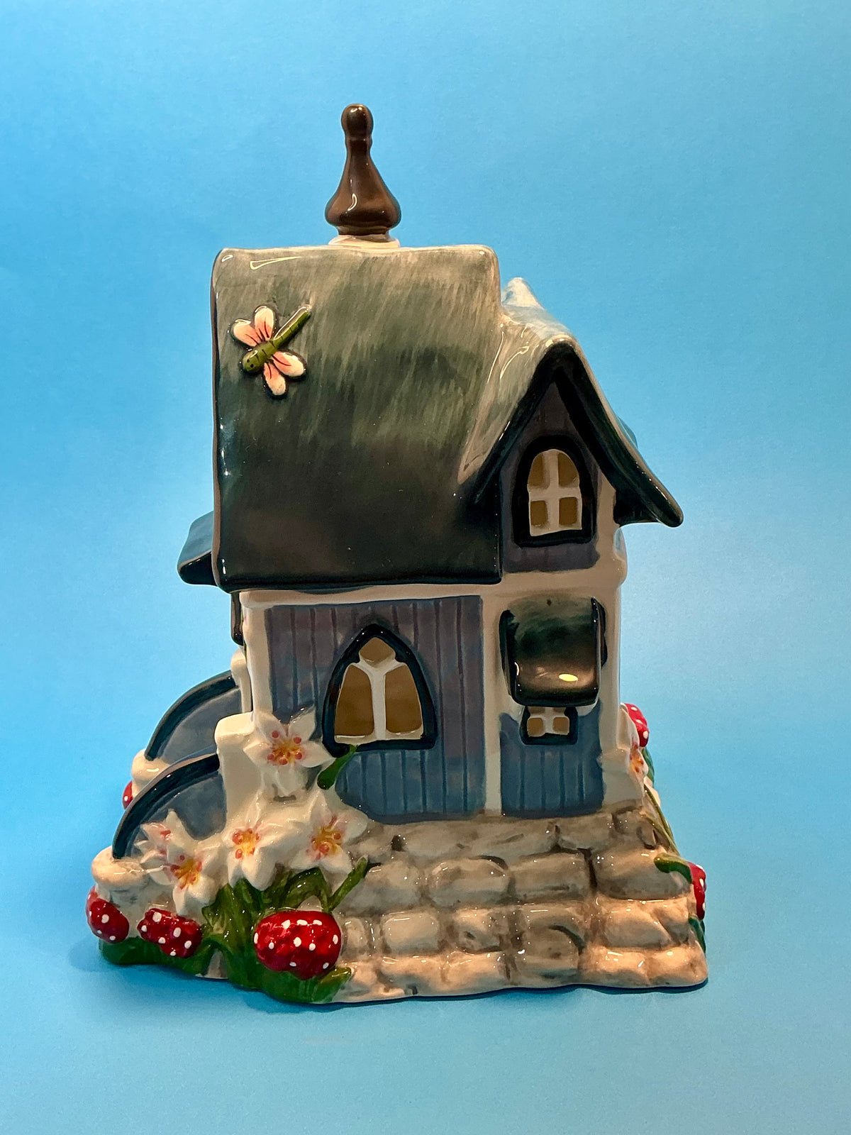 Lily Lounge Blue Sky Clayworks Casa de Velas candle house 8.75”
