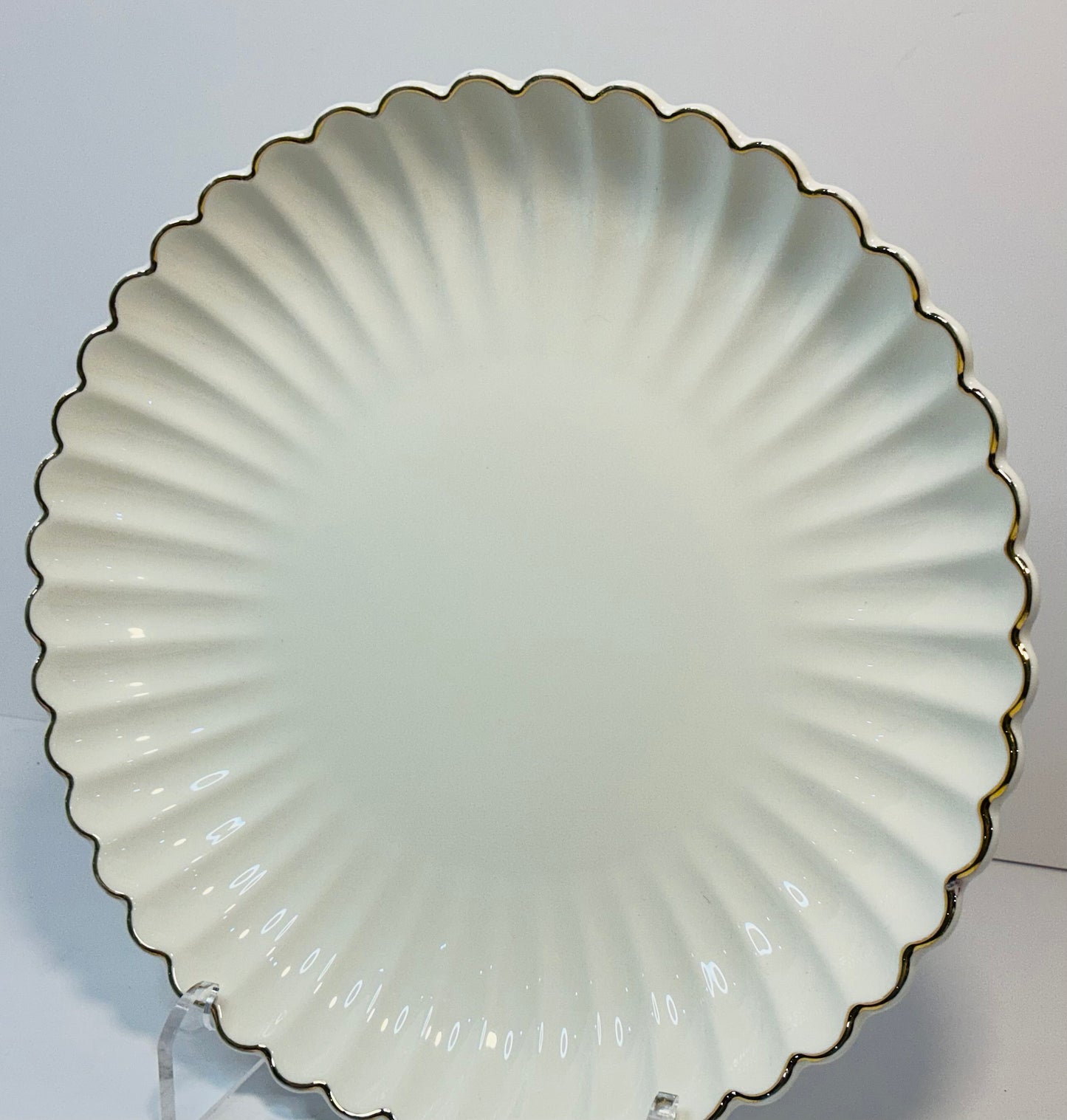 Grace’s Teaware 10.75” diameter/1.75”high White Fine Porcelain Shell w/ gold Rim Dinner Plate