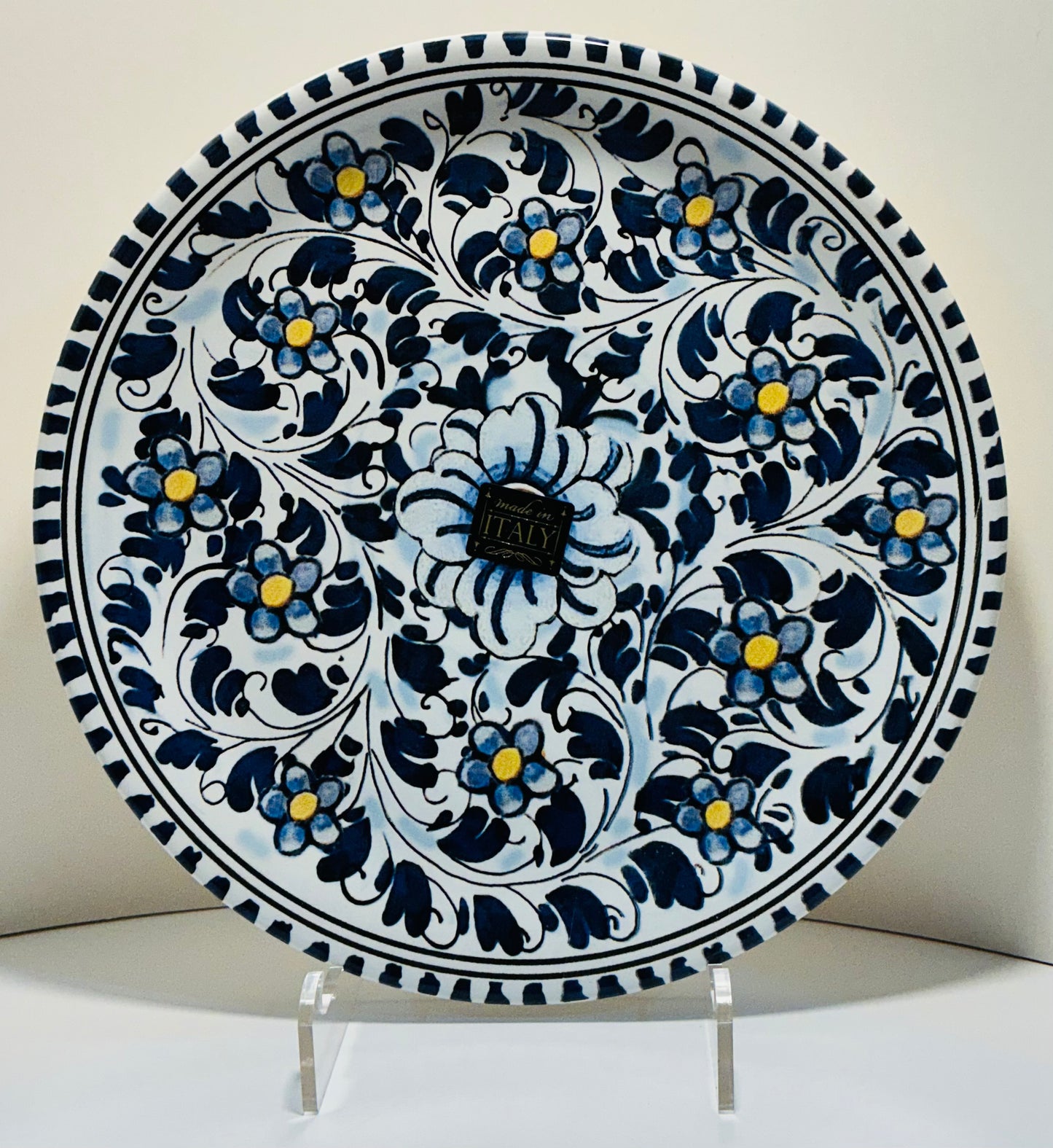 Ceramiche Hand Painted Set of 4 , including a 12”, 10” Plates and 2 bowls 8” and 6”.Made in Italy