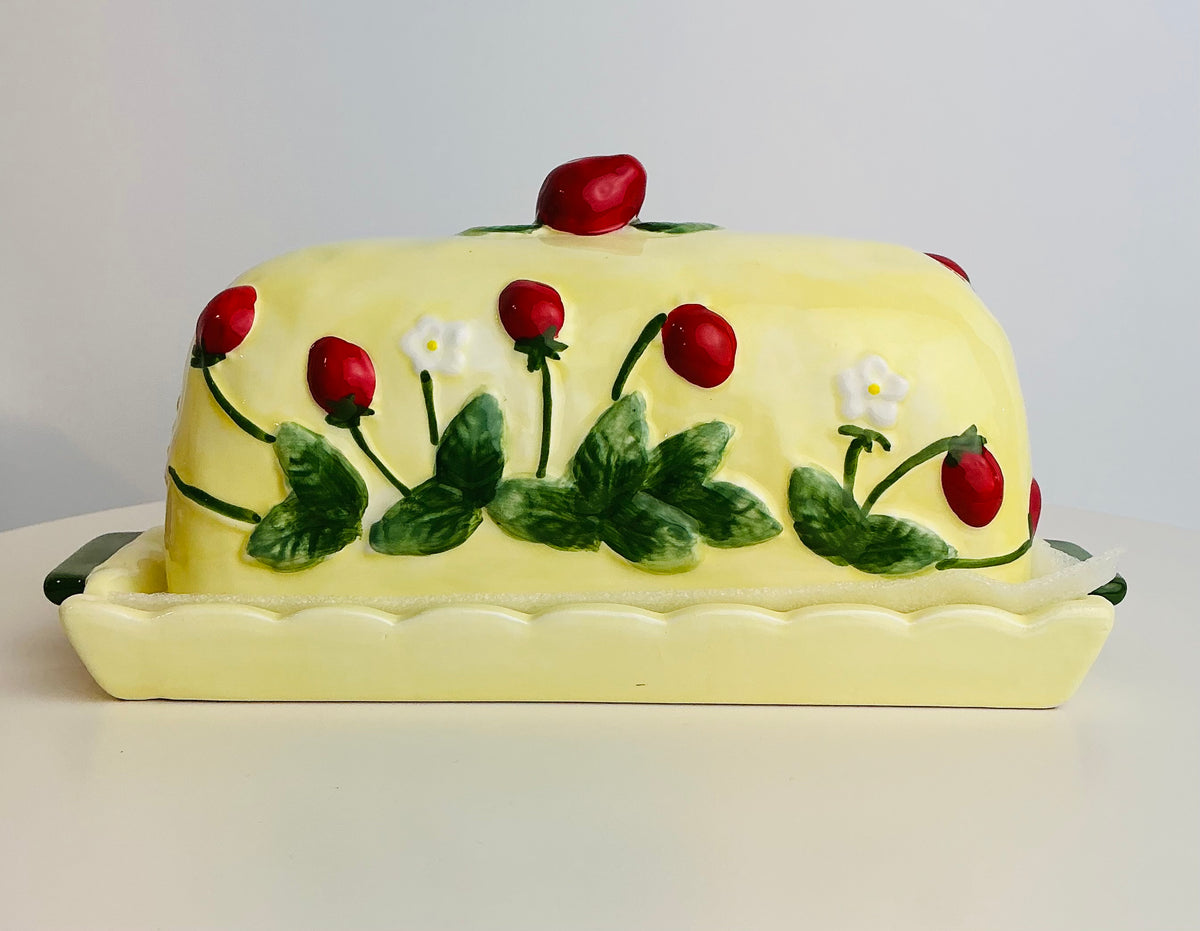 Potter's Studio Strawberry Butter Dish with Lid | Yellow Ceramic 3D Relief | Vintage Farmhouse Kitchen Décor