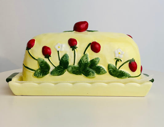 Potter's Studio Strawberry Butter Dish with Lid | Yellow Ceramic 3D Relief | Vintage Farmhouse Kitchen Décor