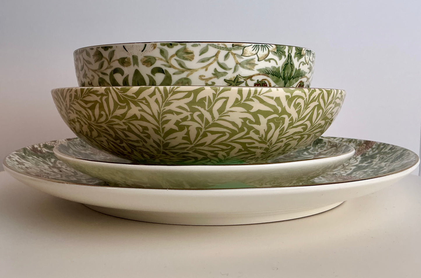 Morris & Co Strawberry Thief Sage Green Tableware – Willow Bough Collection