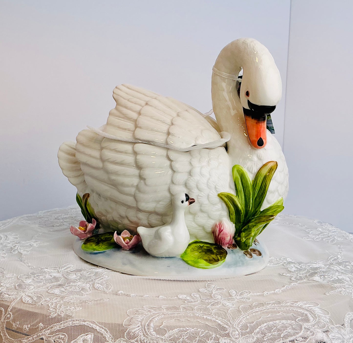 CornerRuby Swan and Lotus Ceramic Figurine – Handcrafted Pitcher & Tureen