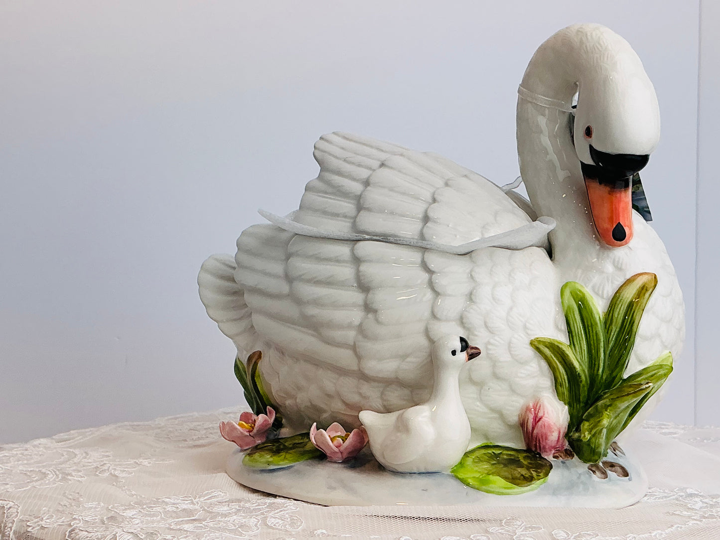 CornerRuby Swan and Lotus Ceramic Figurine – Handcrafted Pitcher & Tureen