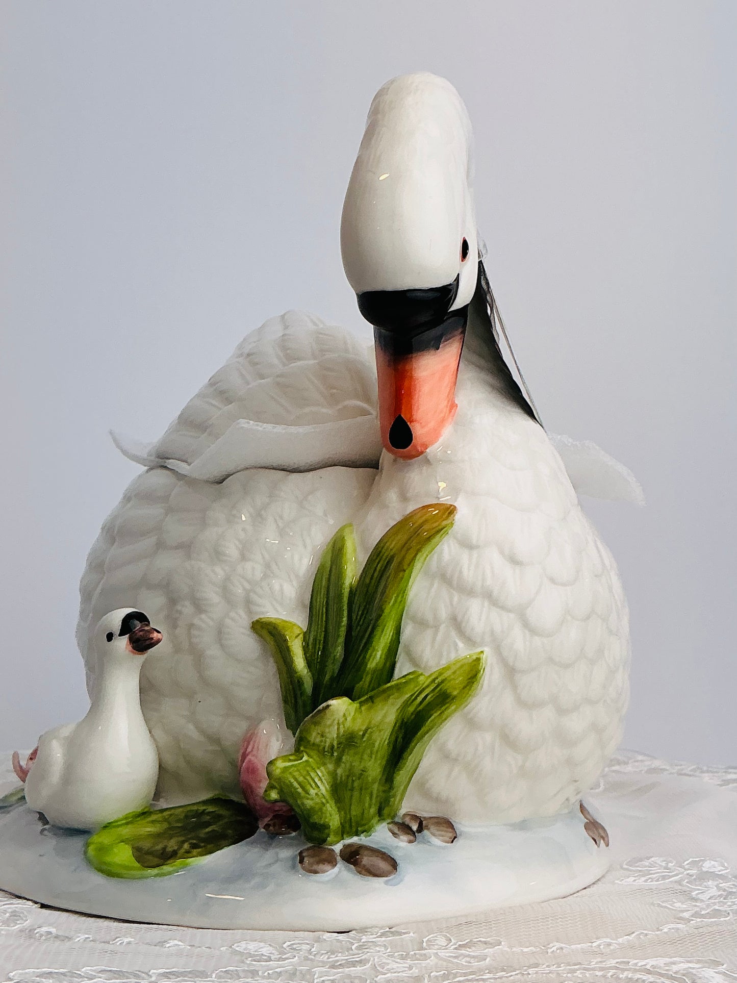 CornerRuby Swan and Lotus Ceramic Figurine – Handcrafted Pitcher & Tureen