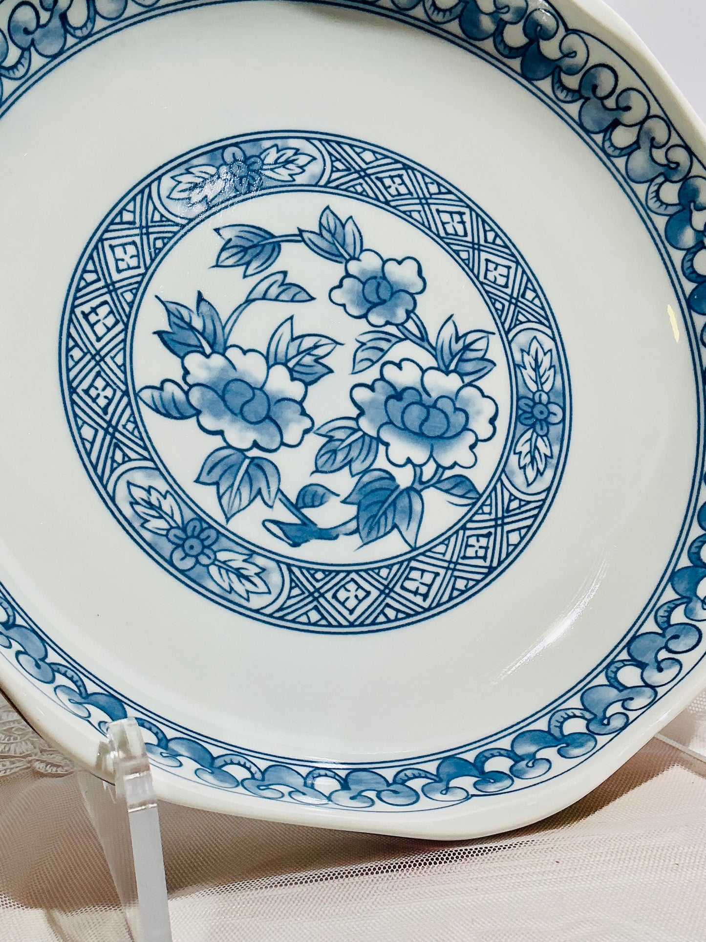 SH Home Imari Style Scalloped Edge Ceramic Bowl | 7.5" Bold Floral