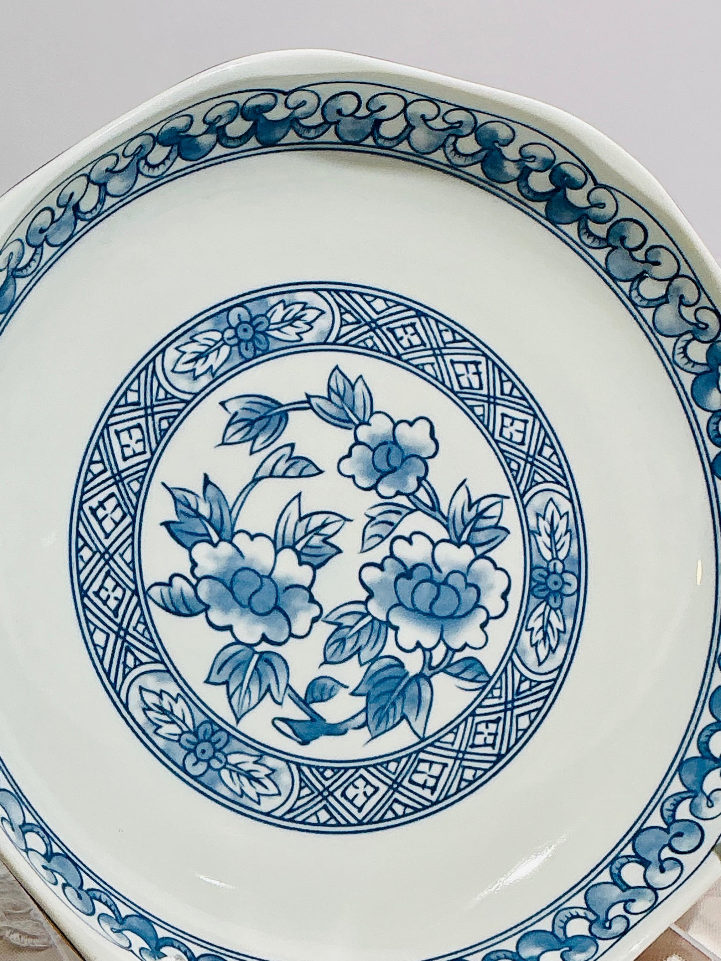 SH Home Imari Style Scalloped Edge Ceramic Bowl | 7.5" Bold Floral