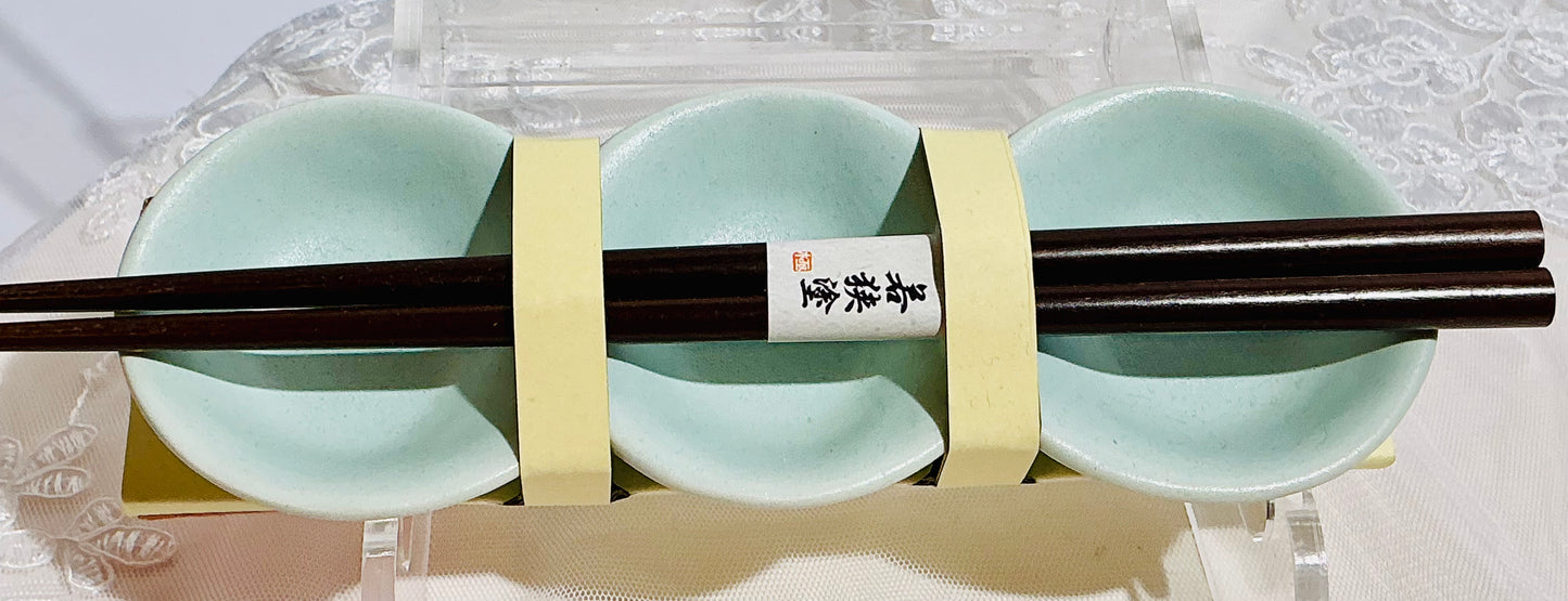 Jewel World Traveler Chopsticks Set with Ceramic Sauce Bowls | 7" | Made in Japan