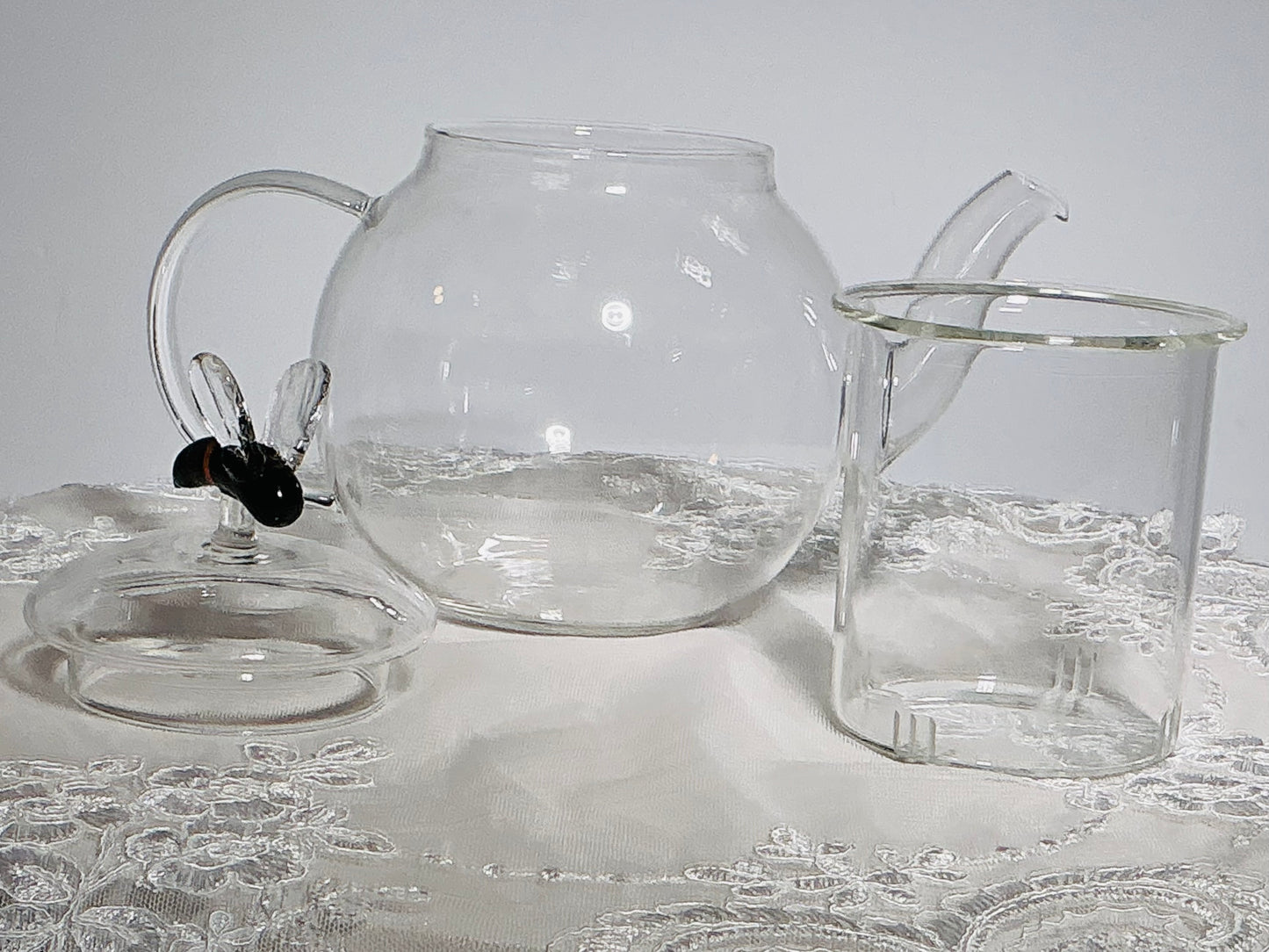Glass Teapot with Decorative Knob Lid & Built-In Infuser – Lemon, Blue Bird, Tulip or Bee