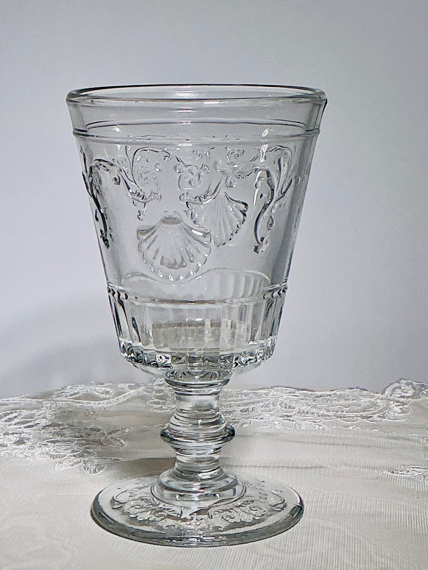 La Rochère Versailles Wine Glass – Shell & Floral | Made in France