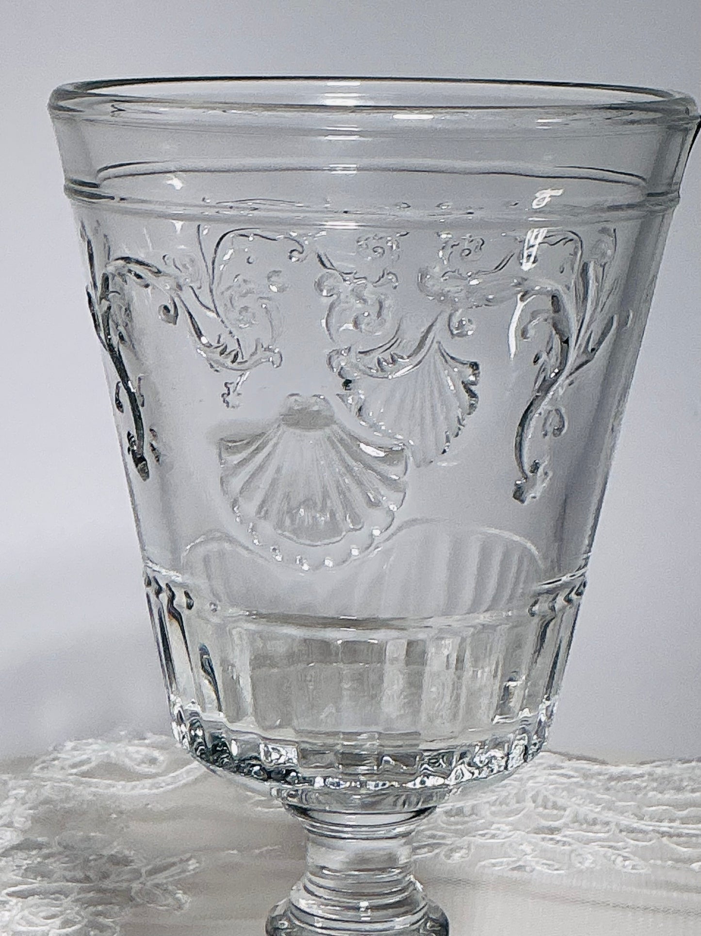La Rochère Versailles Wine Glass – Shell & Floral | Made in France