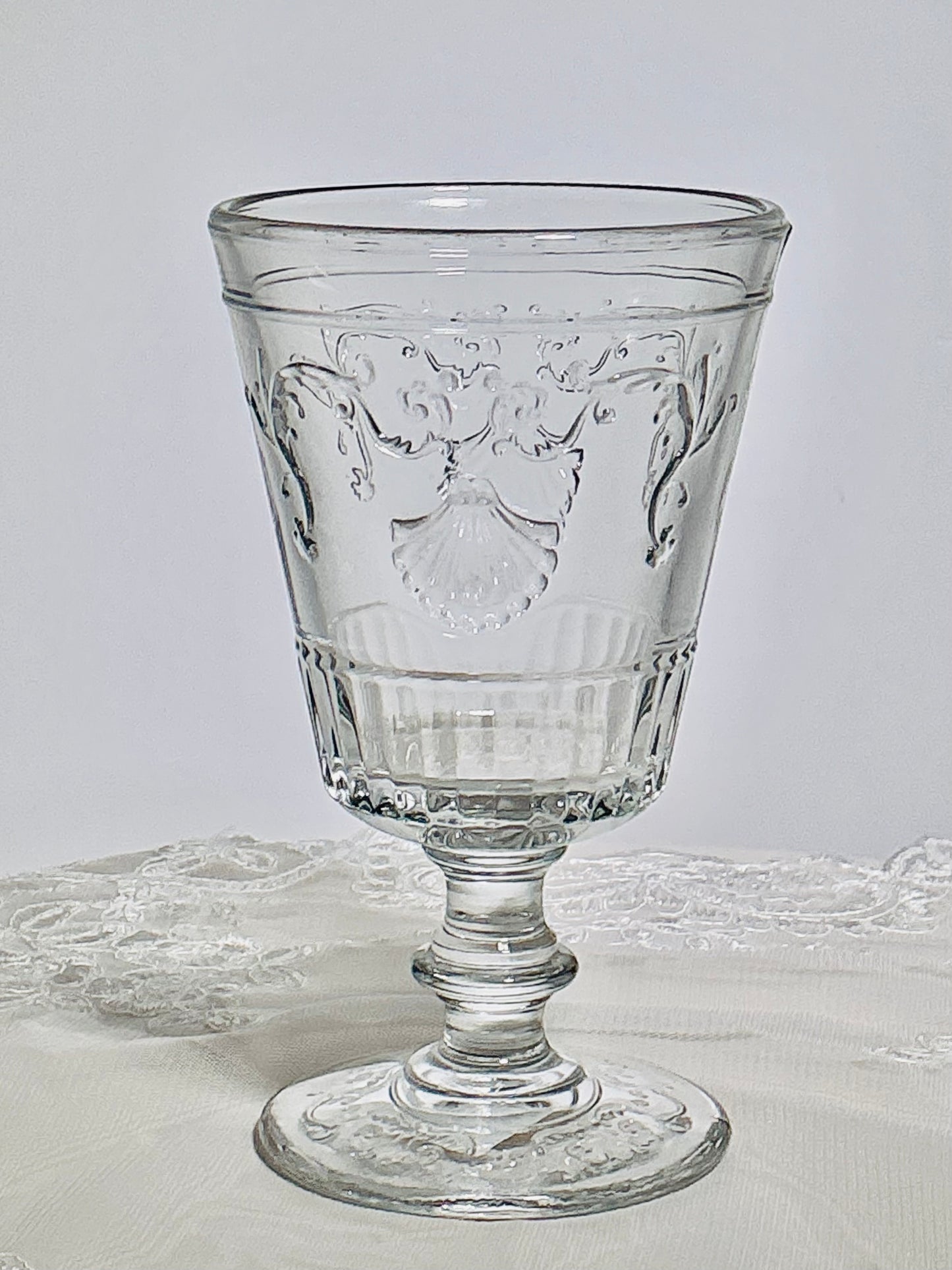 La Rochère Versailles Wine Glass – Shell & Floral | Made in France